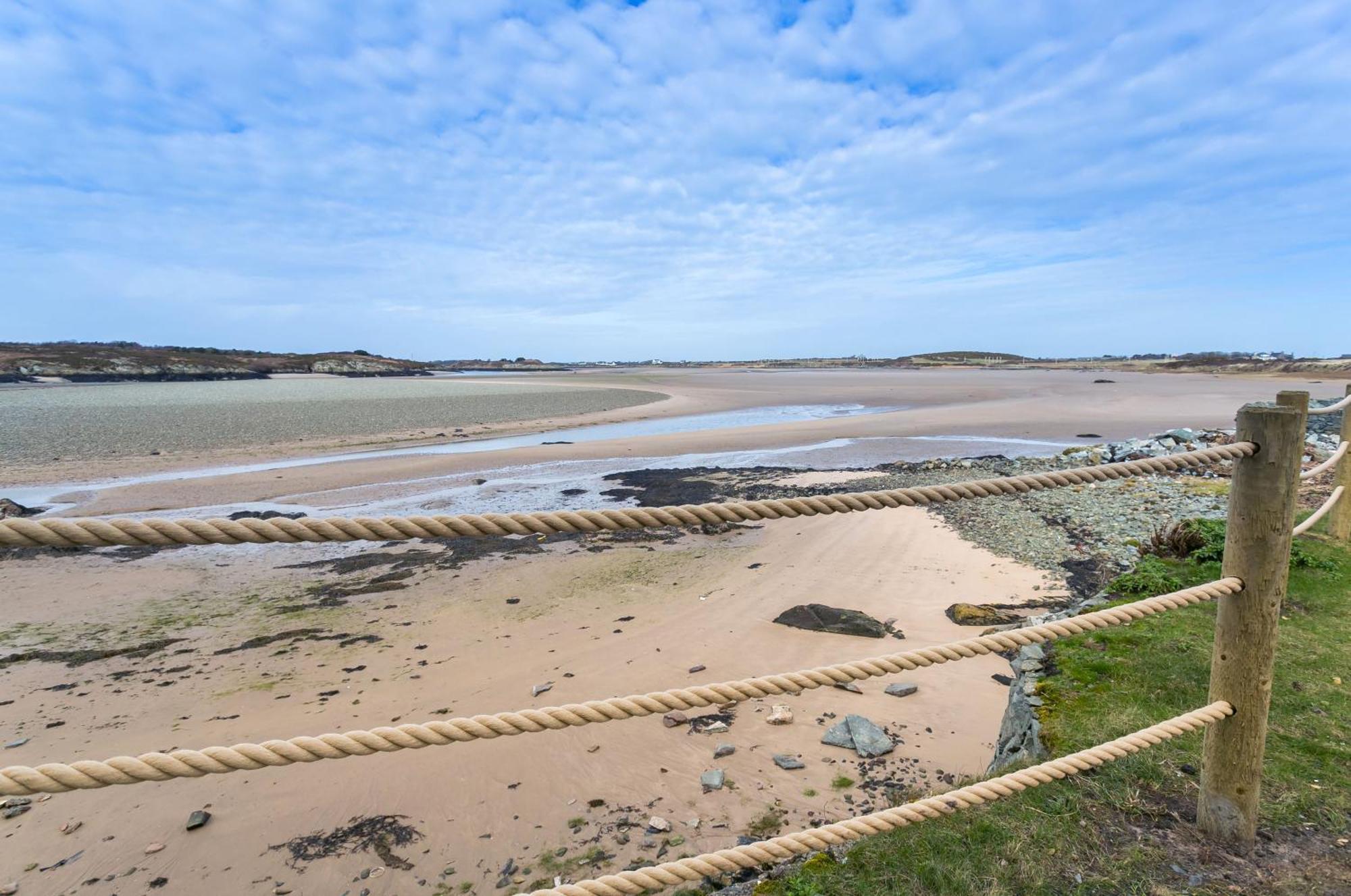 Hen Cymyran Villa Caergeiliog Luaran gambar