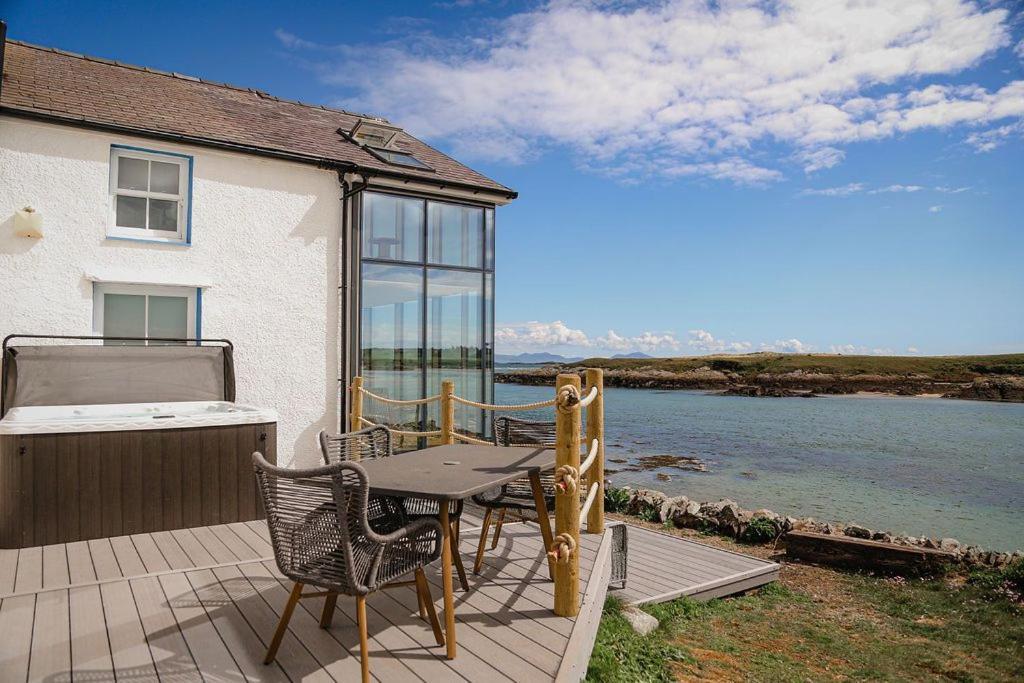 Hen Cymyran Villa Caergeiliog Luaran gambar
